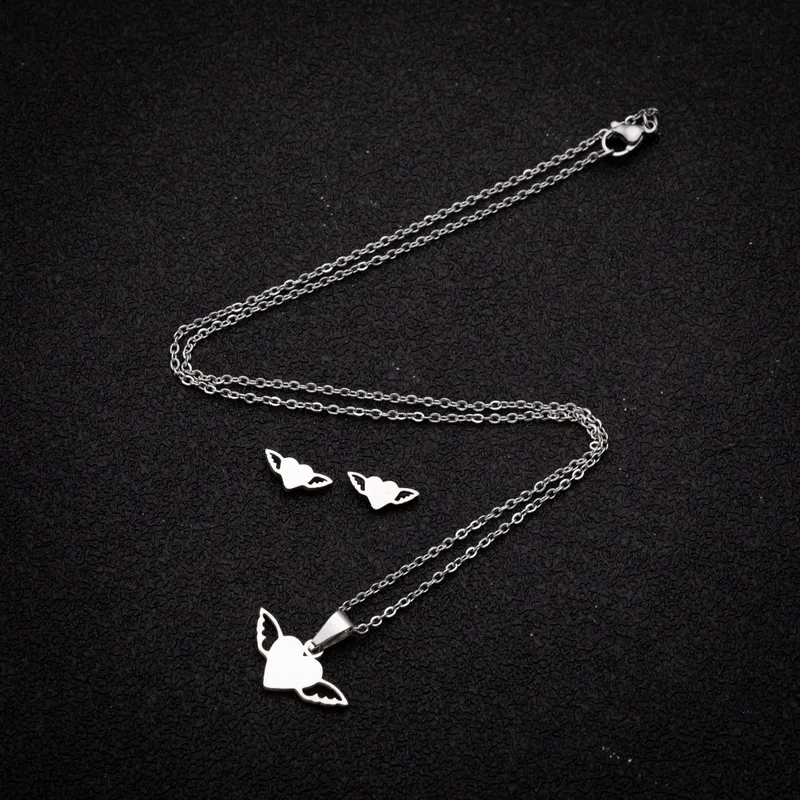 Conjunto corazon con alas