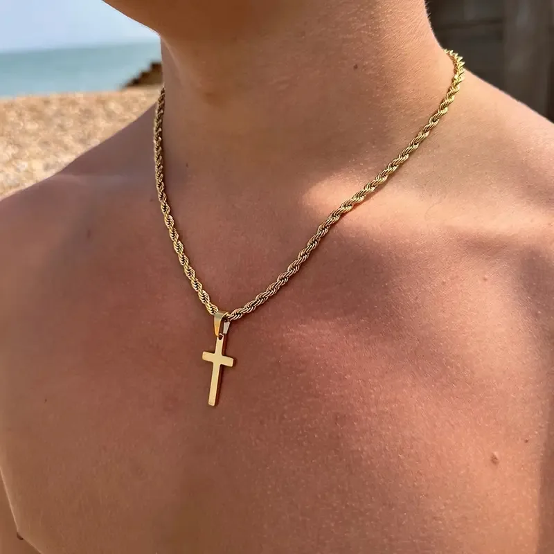 Cadena de Acero Inoxidable Chapada en Oro 18K con Cruz