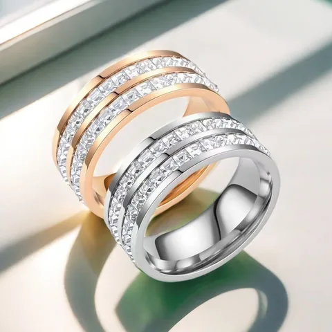 Anillo geométrico con circon en acero inoxidable – Plateado, dorado u oro rosa (tallas 5 a 12)