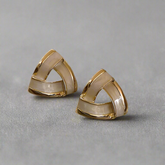 Pendientes Triángulo Elegante con Detalle Nácar