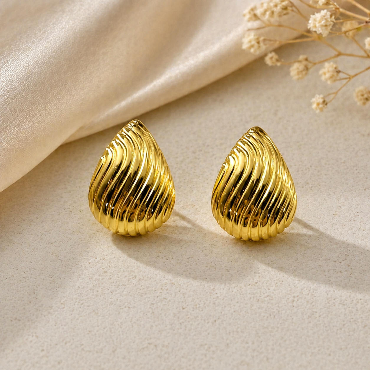Pendientes Texturizados de Acero Inoxidable – Diseño Elegante en Dorado