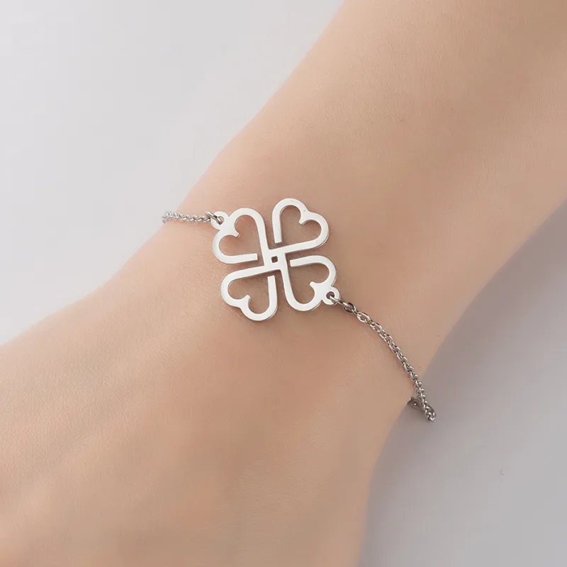Pulsera Trébol de Corazones en Acero Inoxidable